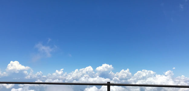 青空と白い雲の写真