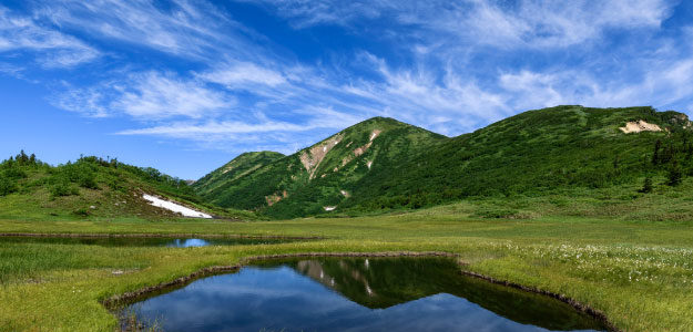 山と池の写真