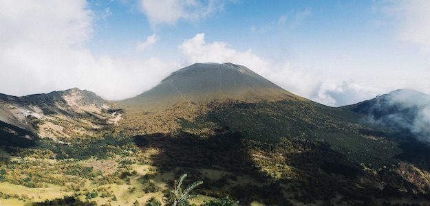 青空と山の写真