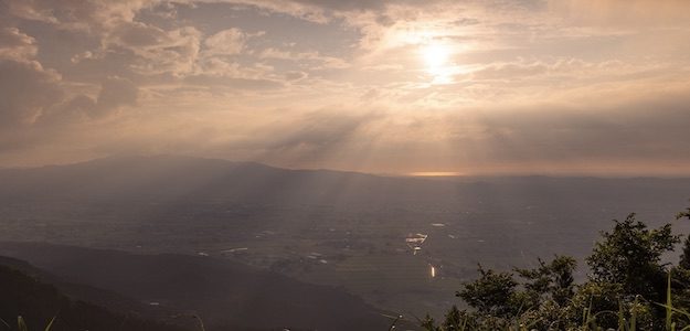 山の上から見る街並みの写真