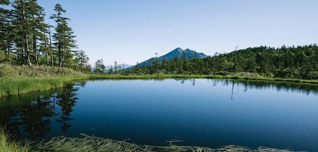 山と池の写真