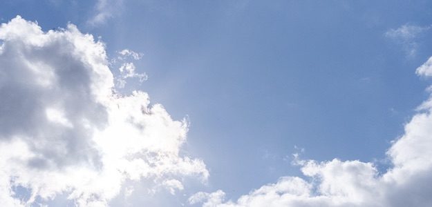 青空と白い雲の写真