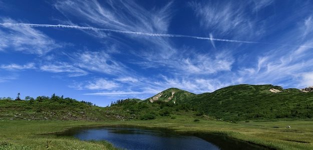 山と池の写真