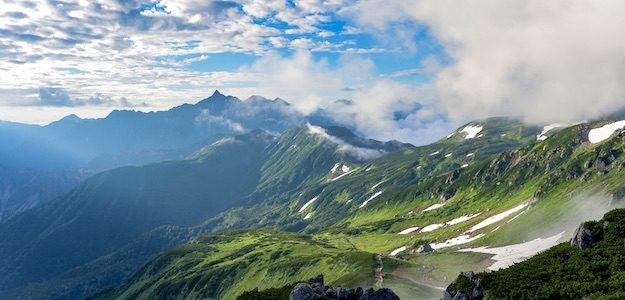 山と稜線の写真