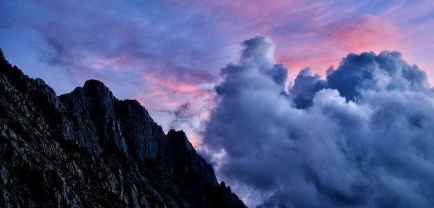 山と雲の写真